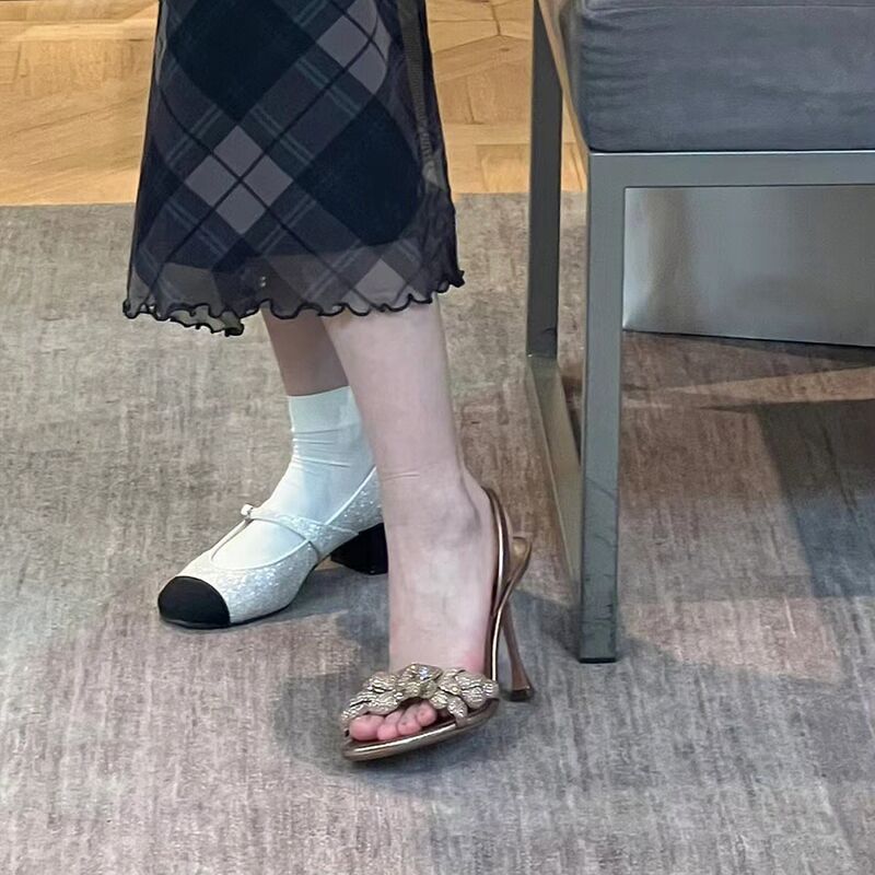 Sandali da donna con punta a p - Metallic Heel Sandal recensione e prezzo