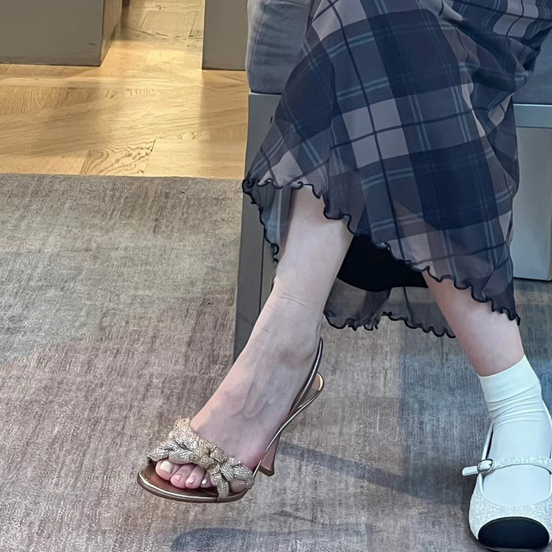 Sandali da donna con punta a p - Metallic Heel Sandal recensione e prezzo