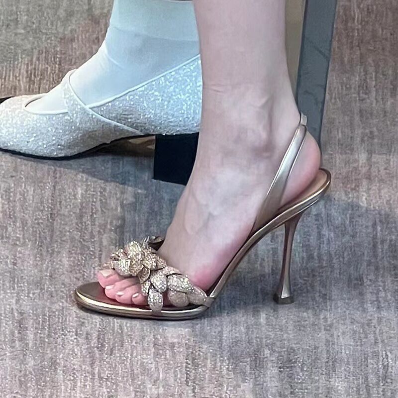 Sandali da donna con punta a p - Metallic Heel Sandal recensione e prezzo